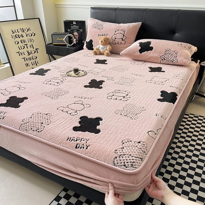 91家纺网 家纺一手货源 找家纺 欧邦 2025新款阳离子舒棉绒牛奶绒床笠单床笠床笠单件-可可熊 可可熊-浅粉