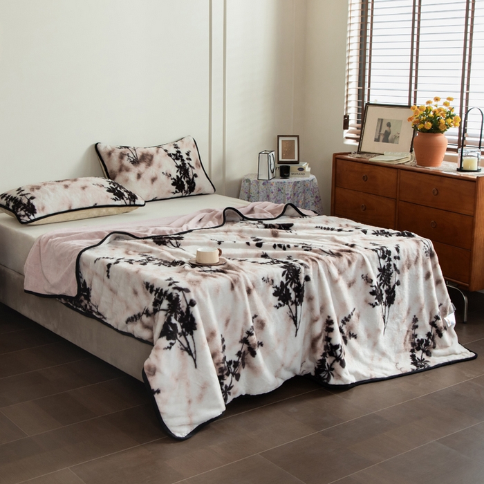 91家纺网 家纺一手货源 找家纺 库里梦家纺 2025新款跨境专供网红直播热款加厚兔毛绒毯可定做尺寸 诛仙草-粉