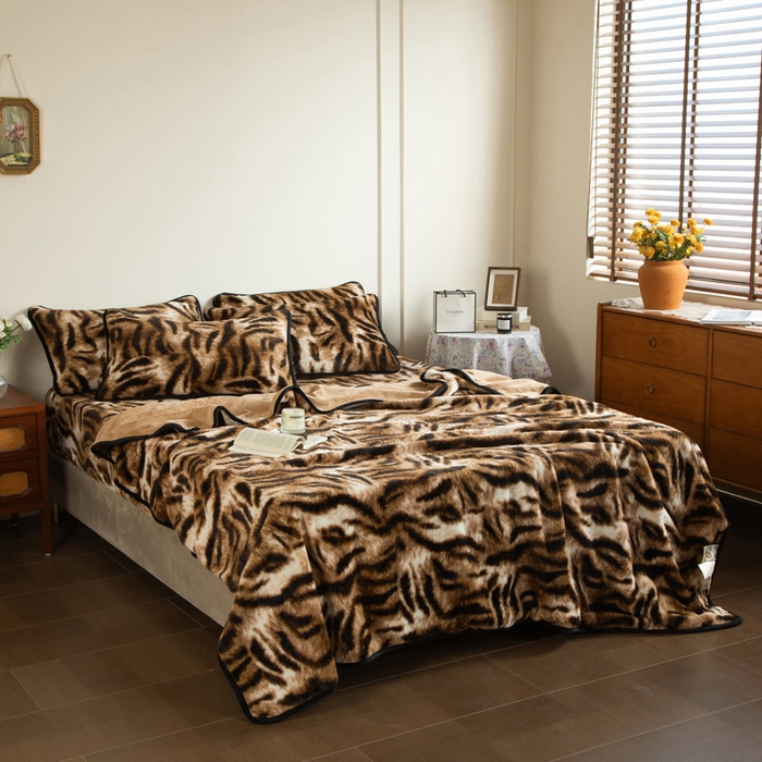 91家纺网 家纺一手货源 找家纺 库里梦家纺 2025新款跨境专供网红直播热款加厚兔毛绒毯可定做尺寸 虎皮纹