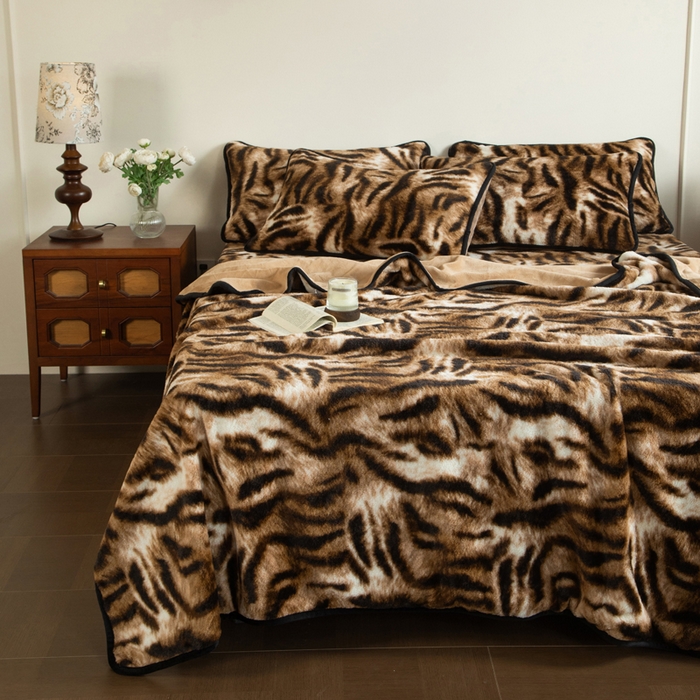 91家纺网 家纺一手货源 找家纺 库里梦家纺 2025新款跨境专供网红直播热款加厚兔毛绒毯可定做尺寸 虎皮纹