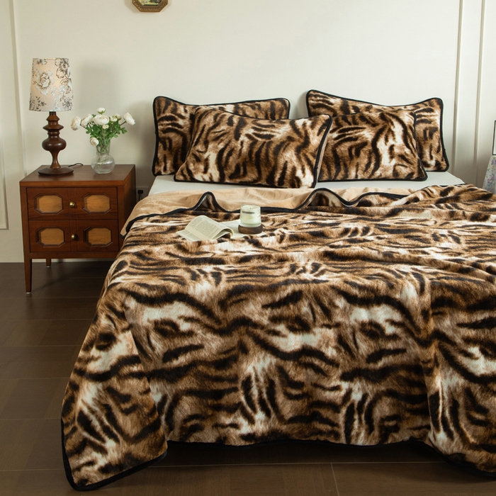 91家纺网 家纺一手货源 找家纺 库里梦家纺 2025新款跨境专供网红直播热款加厚兔毛绒毯可定做尺寸 虎皮纹