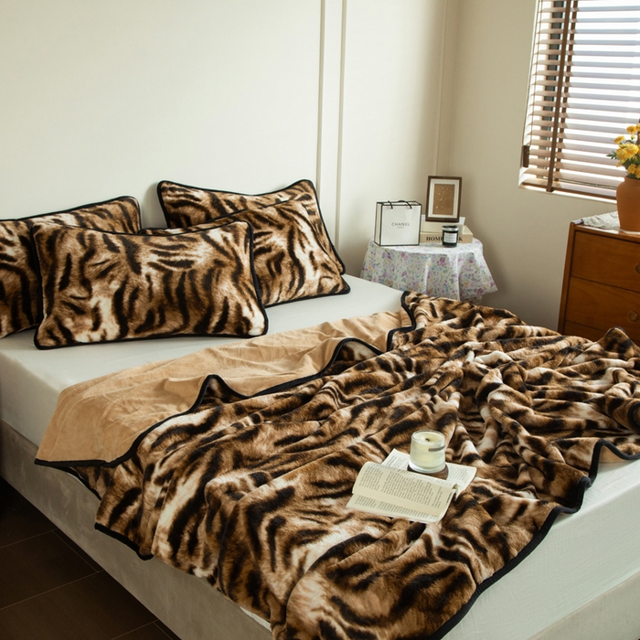 91家纺网 家纺一手货源 找家纺 库里梦家纺 2025新款跨境专供网红直播热款加厚兔毛绒毯可定做尺寸 虎皮纹