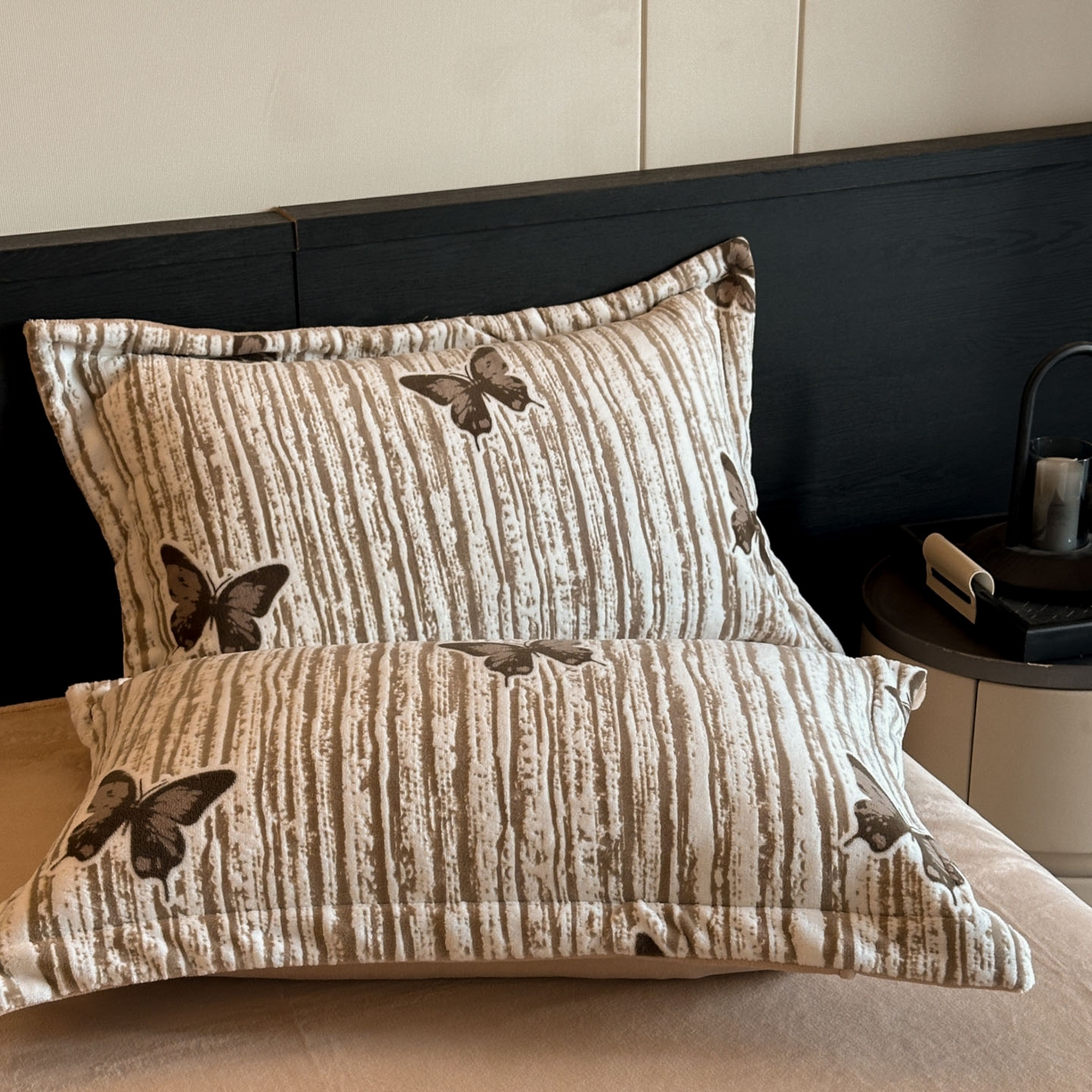 91家纺网 家纺一手货源 找家纺 （总）格真 2025秋冬新款高克重雕花牛奶绒四件套