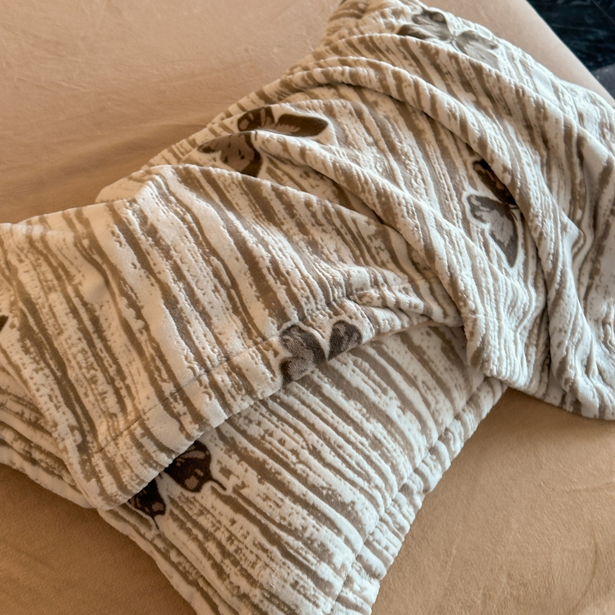 91家纺网 家纺一手货源 找家纺 （总）格真 2025秋冬新款高克重雕花牛奶绒四件套