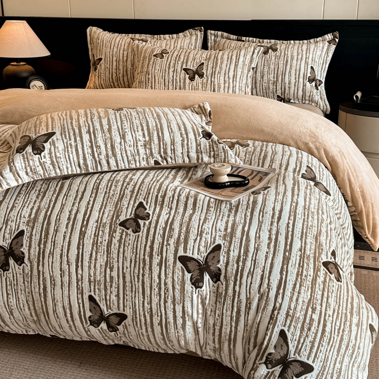 91家纺网 家纺一手货源 找家纺 （总）格真 2025秋冬新款高克重雕花牛奶绒四件套