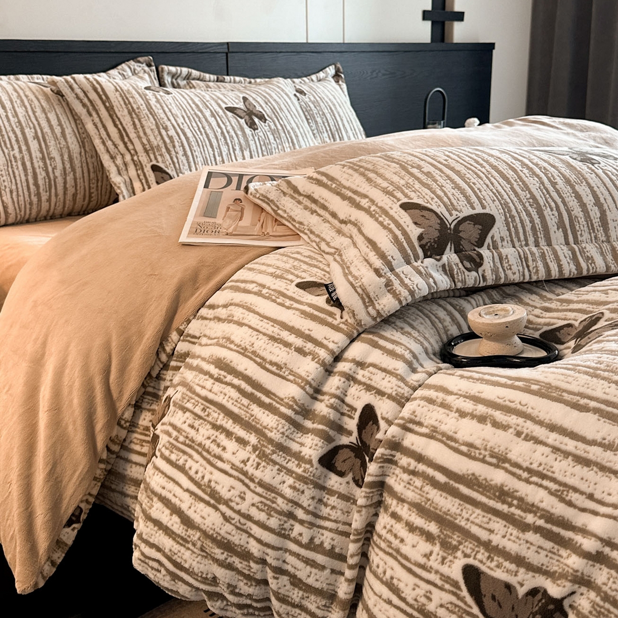 91家纺网 家纺一手货源 找家纺 （总）格真 2025秋冬新款高克重雕花牛奶绒四件套