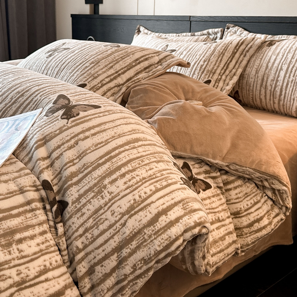 91家纺网 家纺一手货源 找家纺 （总）格真 2025秋冬新款高克重雕花牛奶绒四件套