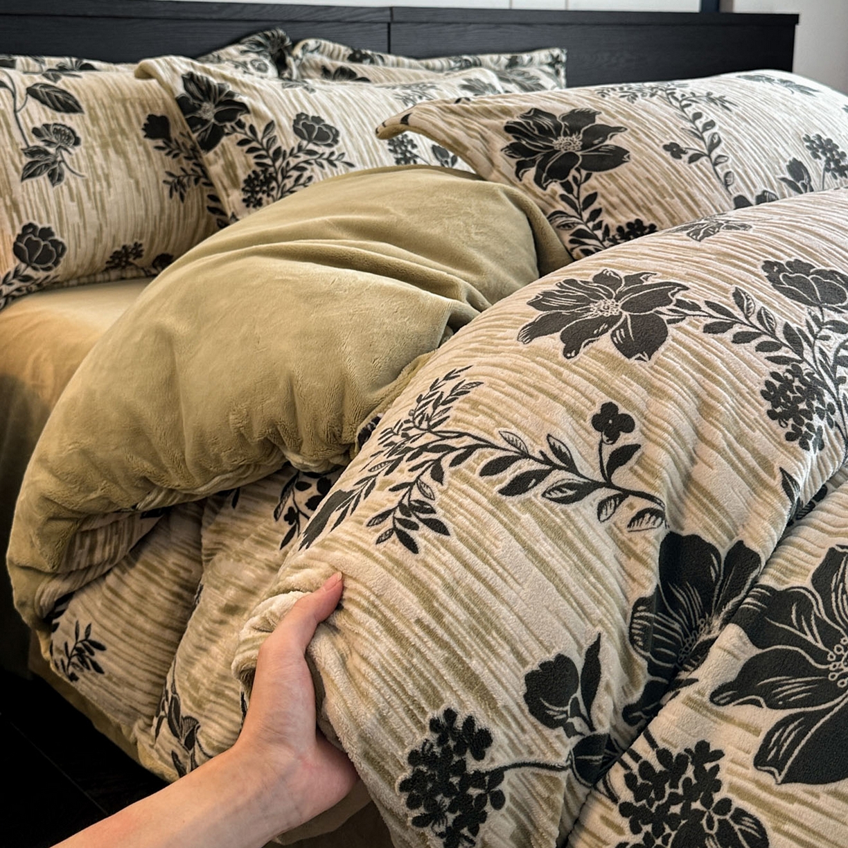 91家纺网 家纺一手货源 找家纺 （总）格真 2025秋冬新款高克重雕花牛奶绒四件套