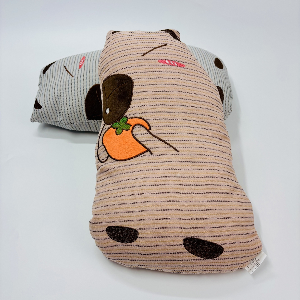 91家纺网 家纺一手货源 找家纺 （总）露函 2025新款卡皮巴拉绣花款全棉双层纱荞麦枕