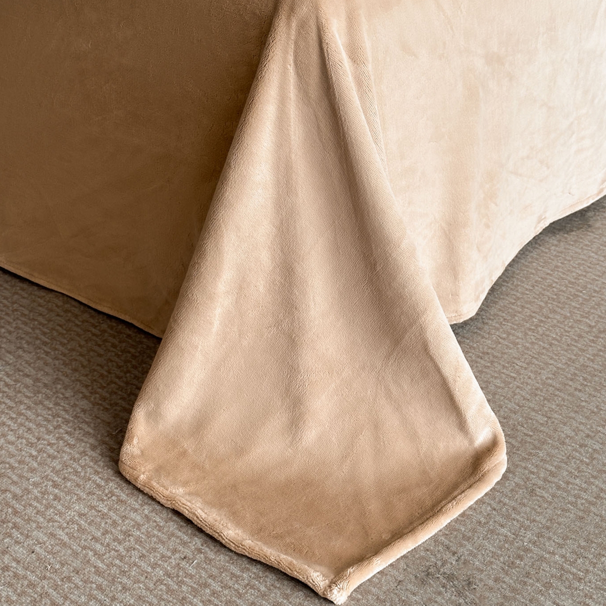 91家纺网 家纺一手货源 找家纺 格真 2025秋冬新款高克重雕花牛奶绒四件套 千鸟花语-棕