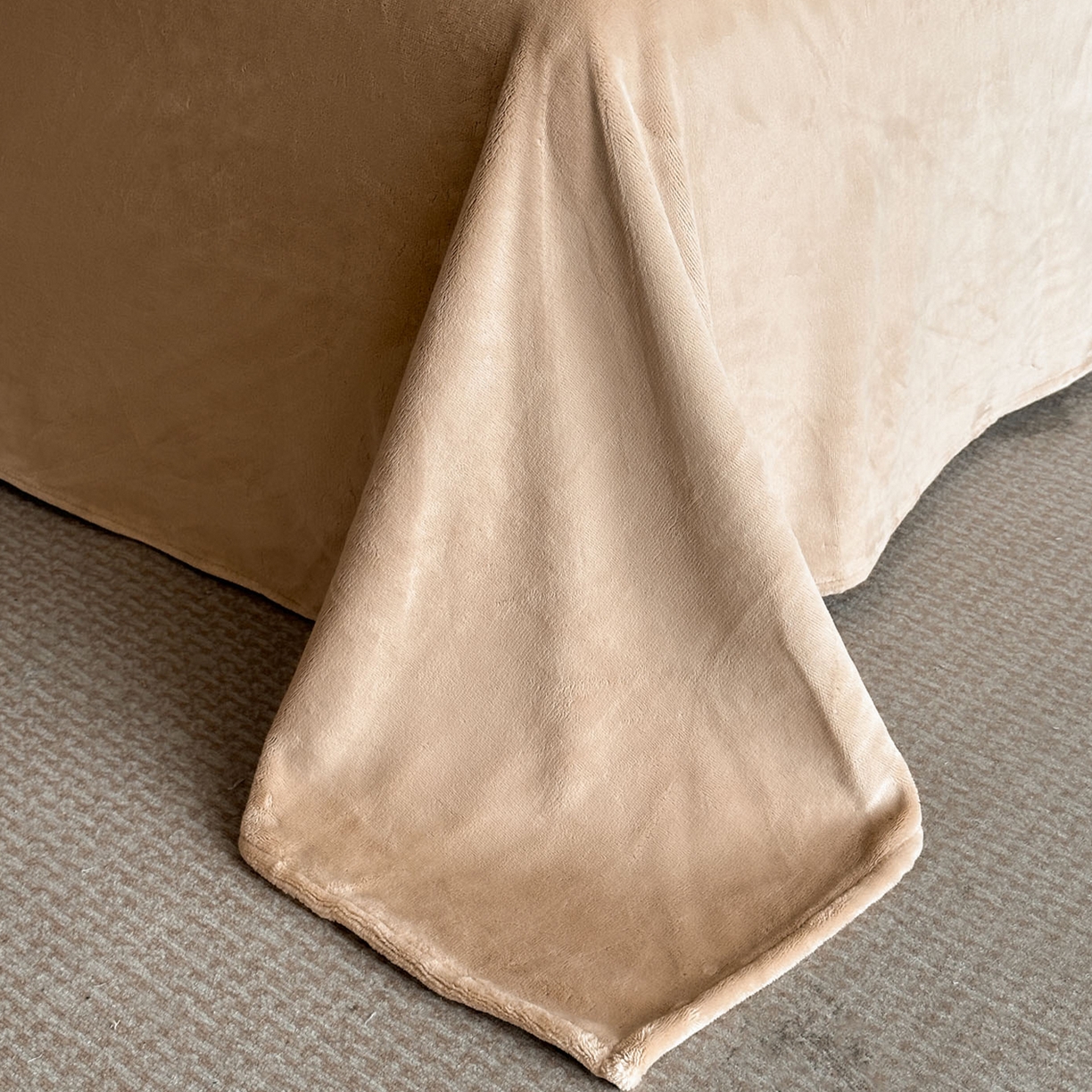 91家纺网 家纺一手货源 找家纺 格真 2025秋冬新款高克重雕花牛奶绒四件套 安雅-咖