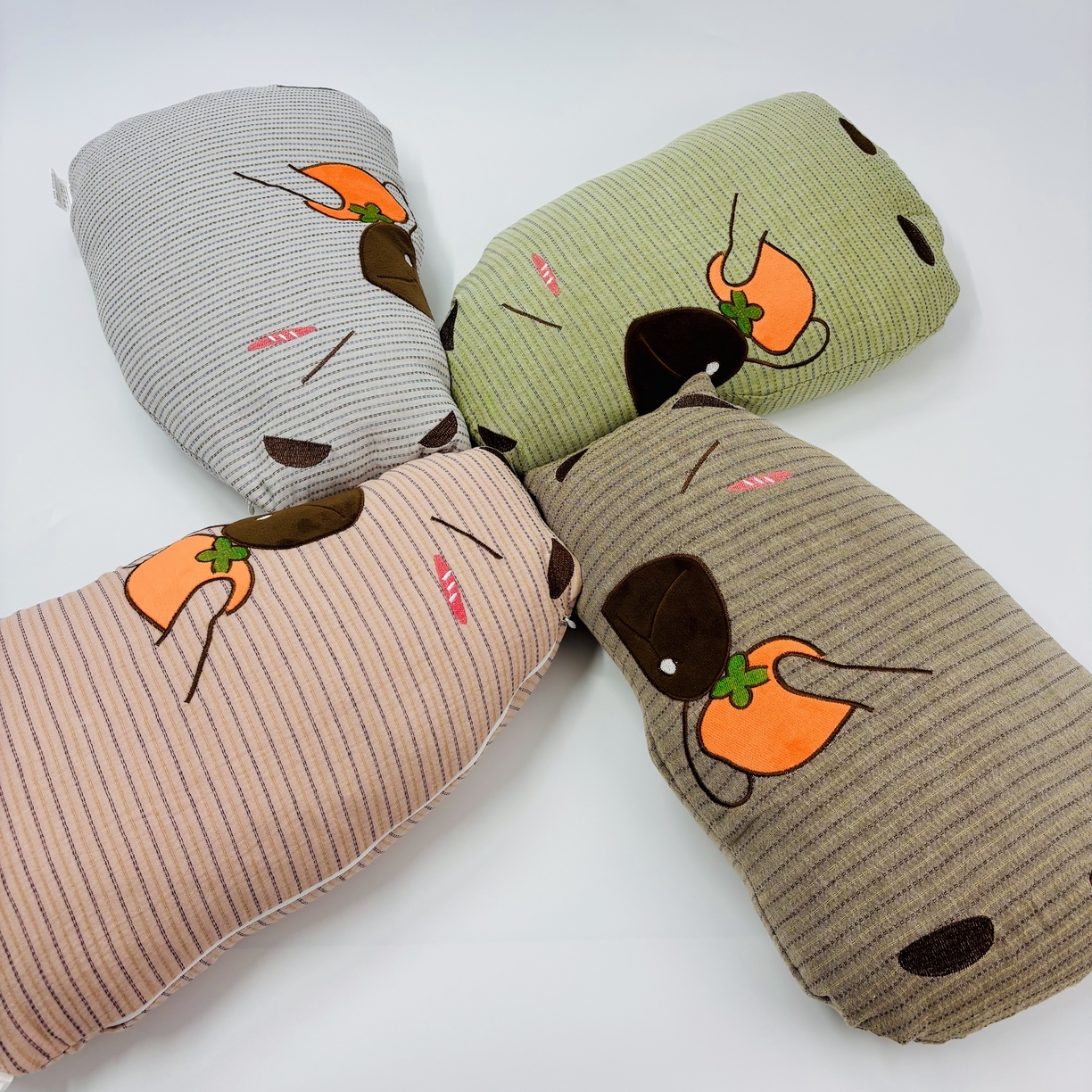 91家纺网 家纺一手货源 找家纺 （总）露函 2025新款卡皮巴拉绣花款全棉双层纱荞麦枕