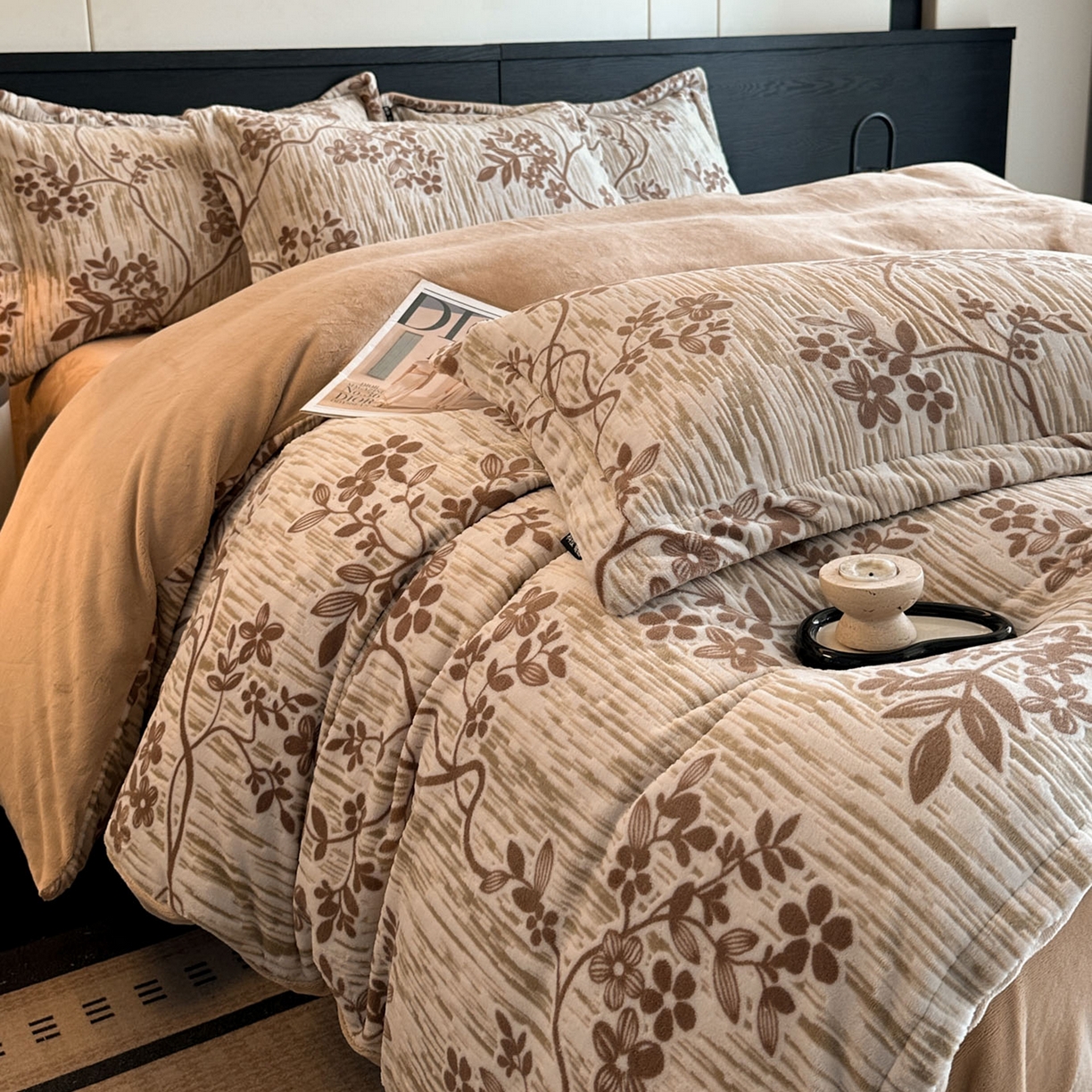 91家纺网 家纺一手货源 找家纺 格真 2025秋冬新款高克重雕花牛奶绒四件套 安雅-咖