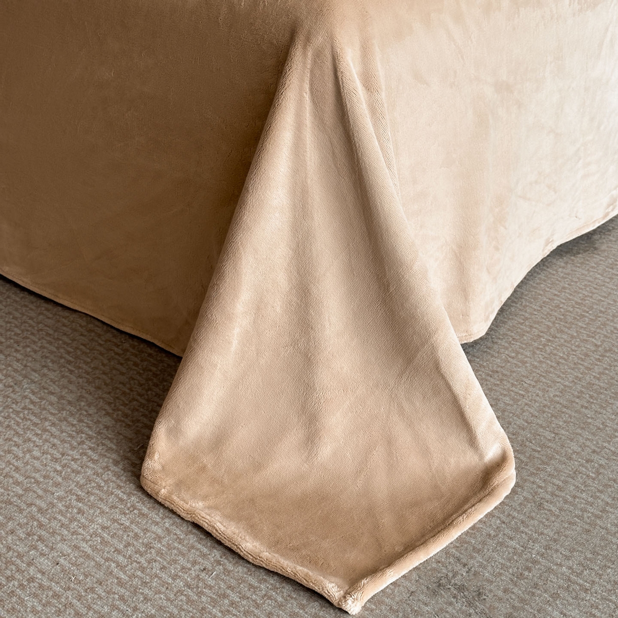 91家纺网 家纺一手货源 找家纺 格真 2025秋冬新款高克重雕花牛奶绒四件套 光影蝴蝶