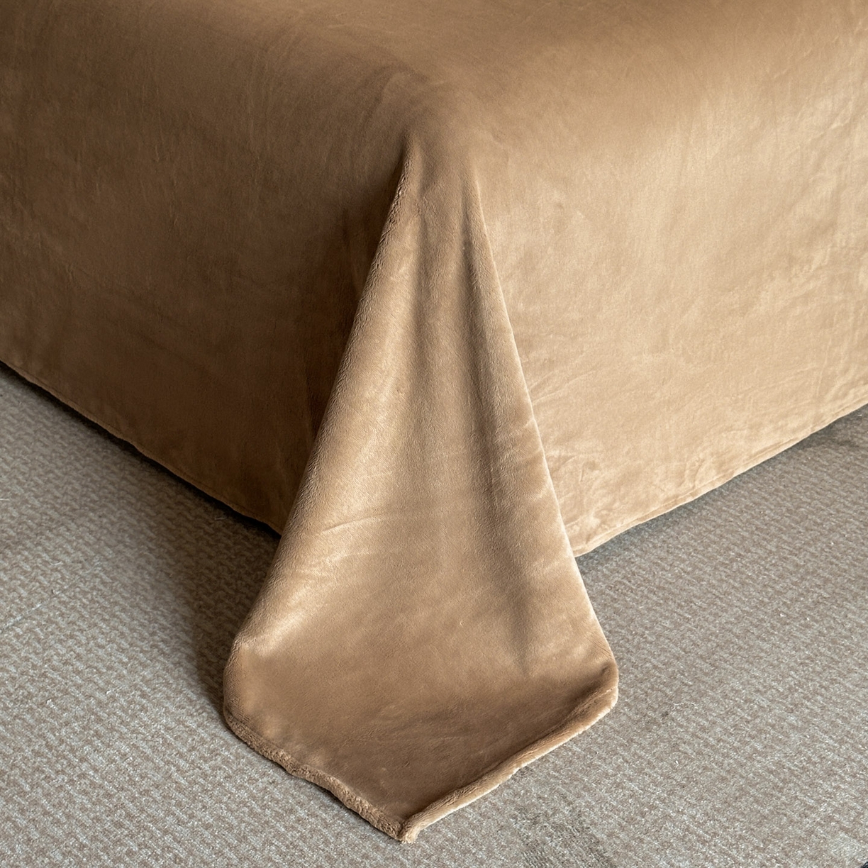 91家纺网 家纺一手货源 找家纺 格真 2025秋冬新款高克重雕花牛奶绒四件套 莫奈花园-咖