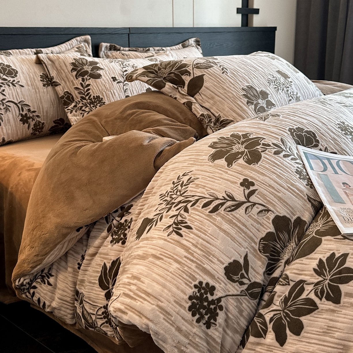 91家纺网 家纺一手货源 找家纺 格真 2025秋冬新款高克重雕花牛奶绒四件套 莫奈花园-咖