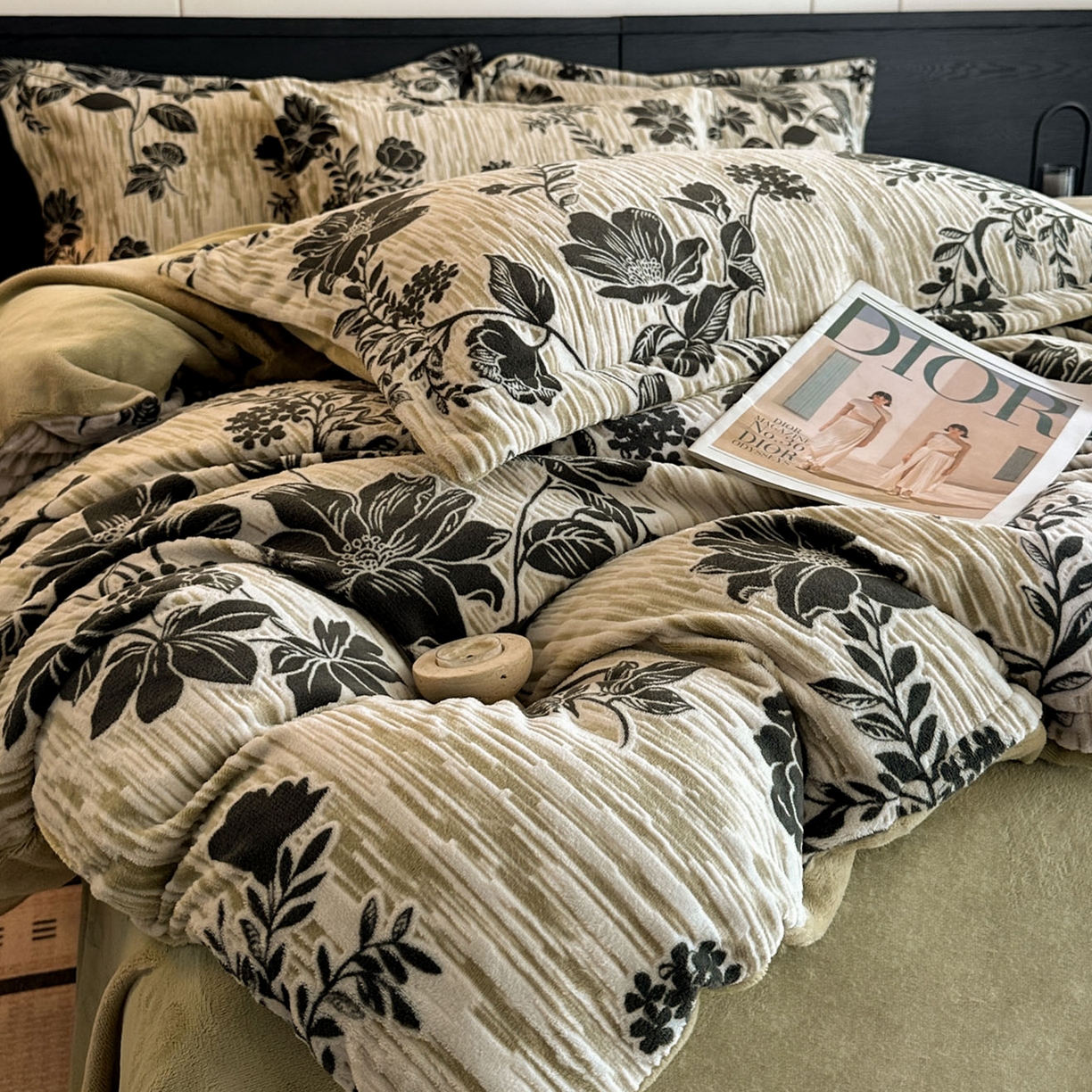 91家纺网 家纺一手货源 找家纺 格真 2025秋冬新款高克重雕花牛奶绒四件套 莫奈花园-绿