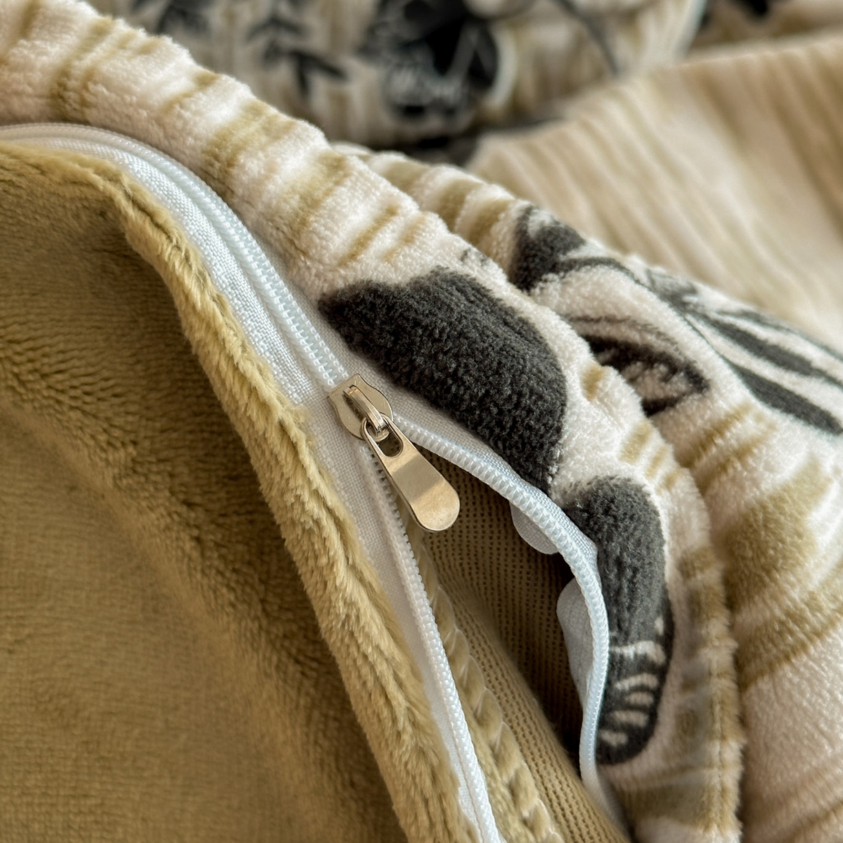 91家纺网 家纺一手货源 找家纺 格真 2025秋冬新款高克重雕花牛奶绒四件套 莫奈花园-绿