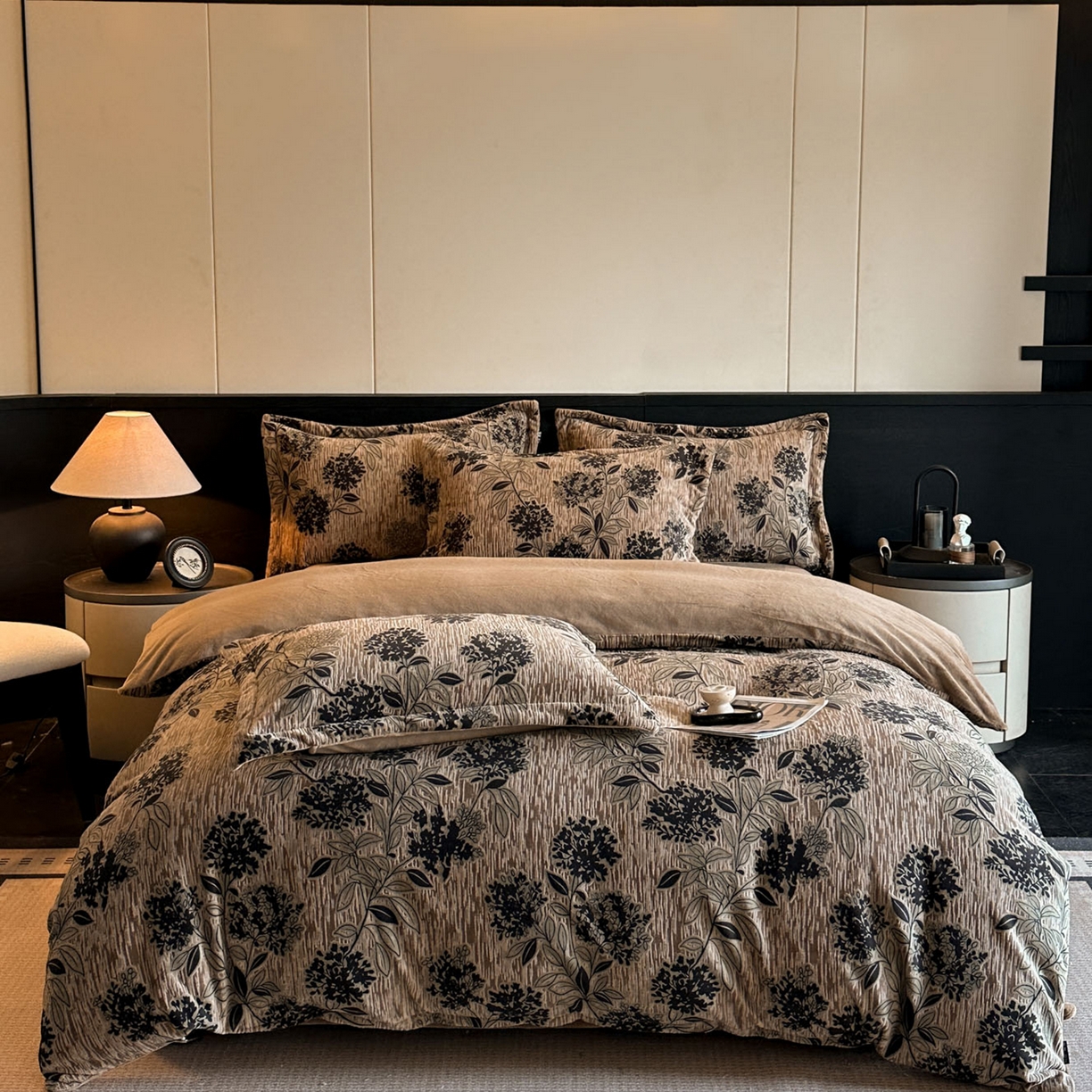 91家纺网 家纺一手货源 找家纺 格真 2025秋冬新款高克重雕花牛奶绒四件套 叶语悠然-咖