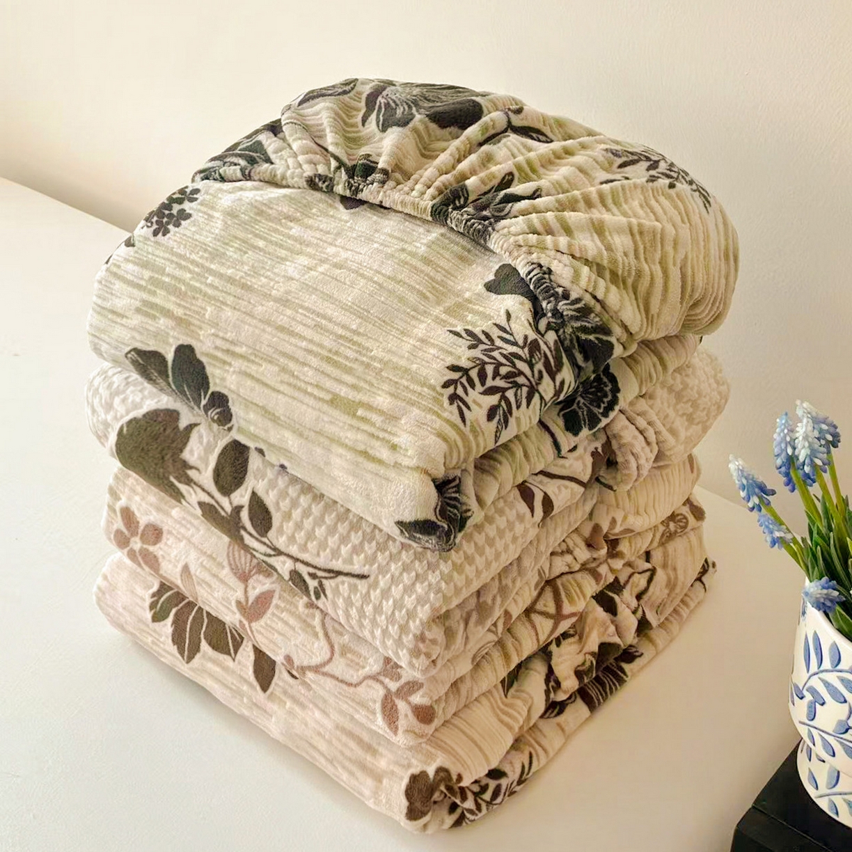 91家纺网 家纺一手货源 找家纺 （总）格真 2025秋冬新款立体剪花雕花牛奶绒床笠单品床笠单件单床笠