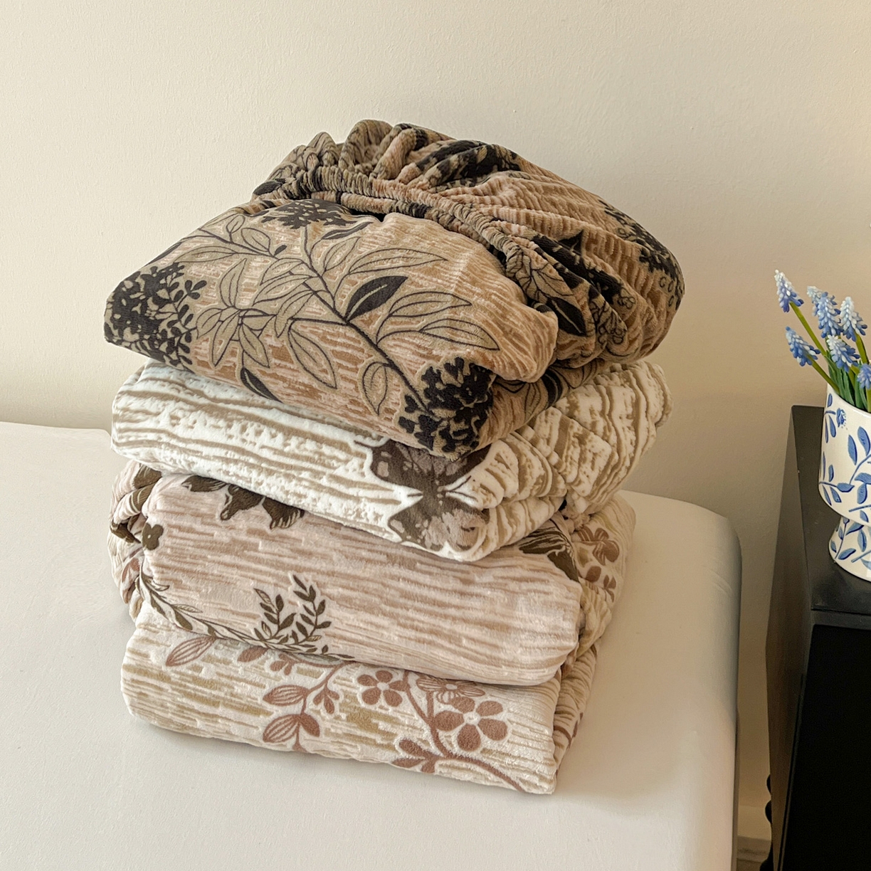 91家纺网 家纺一手货源 找家纺 （总）格真 2025秋冬新款立体剪花雕花牛奶绒床笠单品床笠单件单床笠