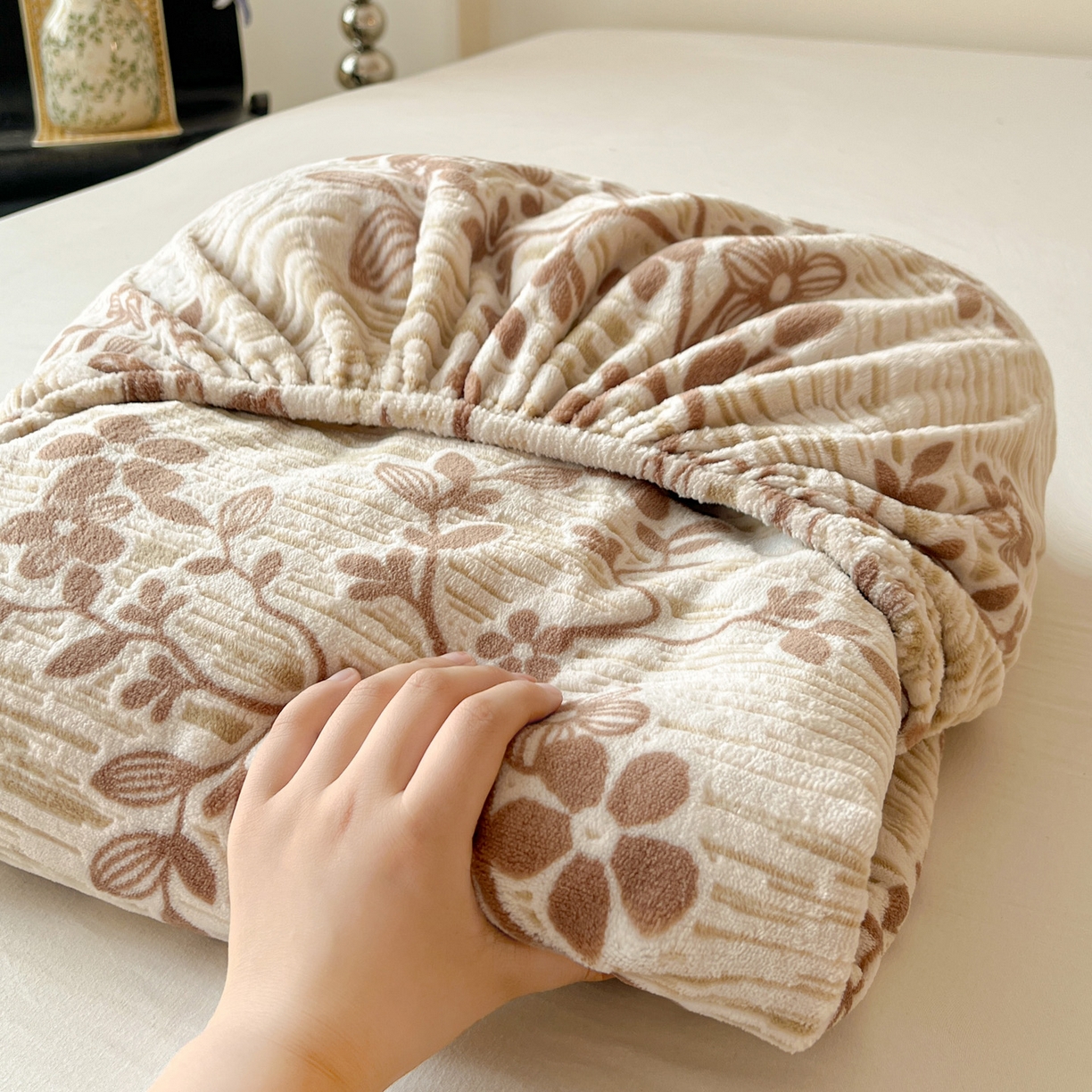 91家纺网 家纺一手货源 找家纺 格真 2025秋冬新款立体剪花雕花牛奶绒床笠单品床笠单件单床笠 安雅-咖