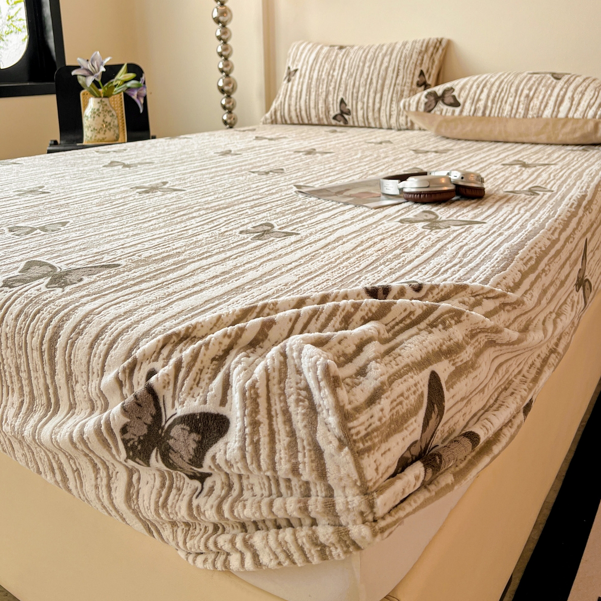 91家纺网 家纺一手货源 找家纺 格真 2025秋冬新款立体剪花雕花牛奶绒床笠单品床笠单件单床笠 光影蝴蝶