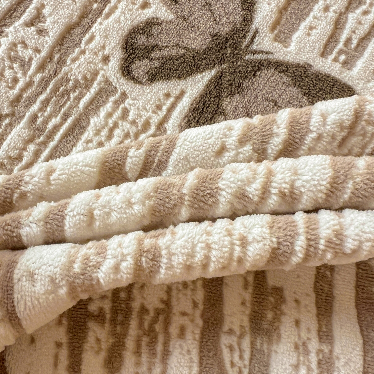 91家纺网 家纺一手货源 找家纺 格真 2025秋冬新款立体剪花雕花牛奶绒床笠单品床笠单件单床笠 光影蝴蝶