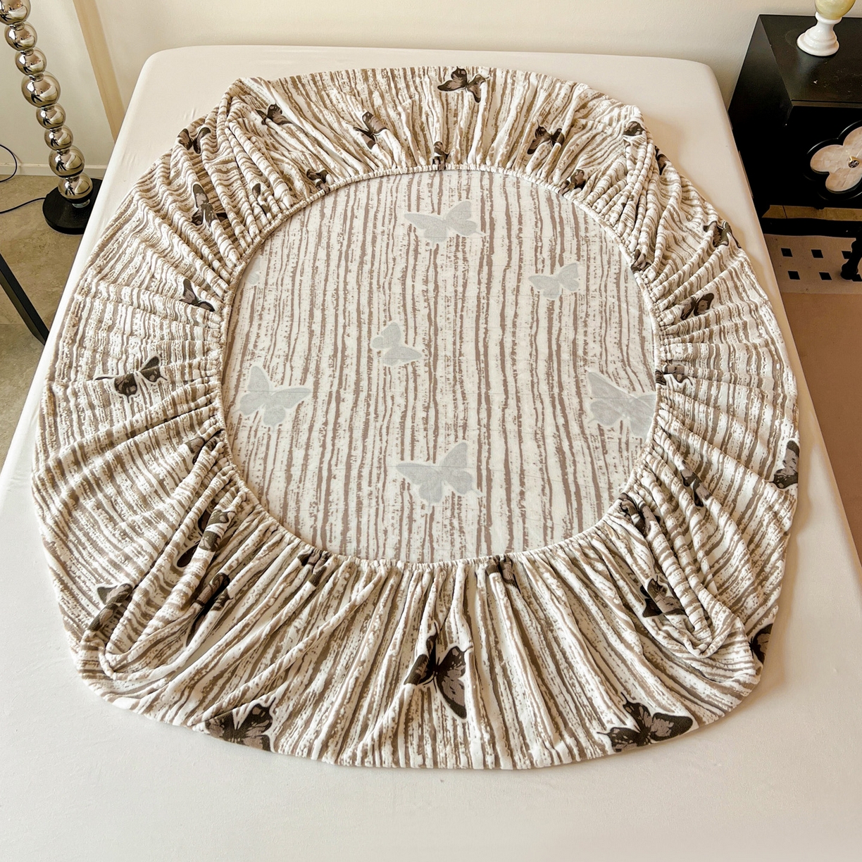 91家纺网 家纺一手货源 找家纺 格真 2025秋冬新款立体剪花雕花牛奶绒床笠单品床笠单件单床笠 光影蝴蝶