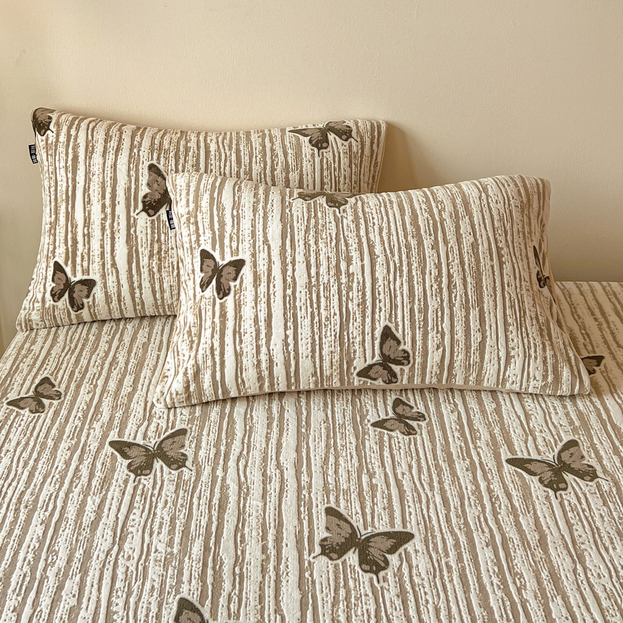 91家纺网 家纺一手货源 找家纺 格真 2025秋冬新款立体剪花雕花牛奶绒床笠单品床笠单件单床笠 光影蝴蝶