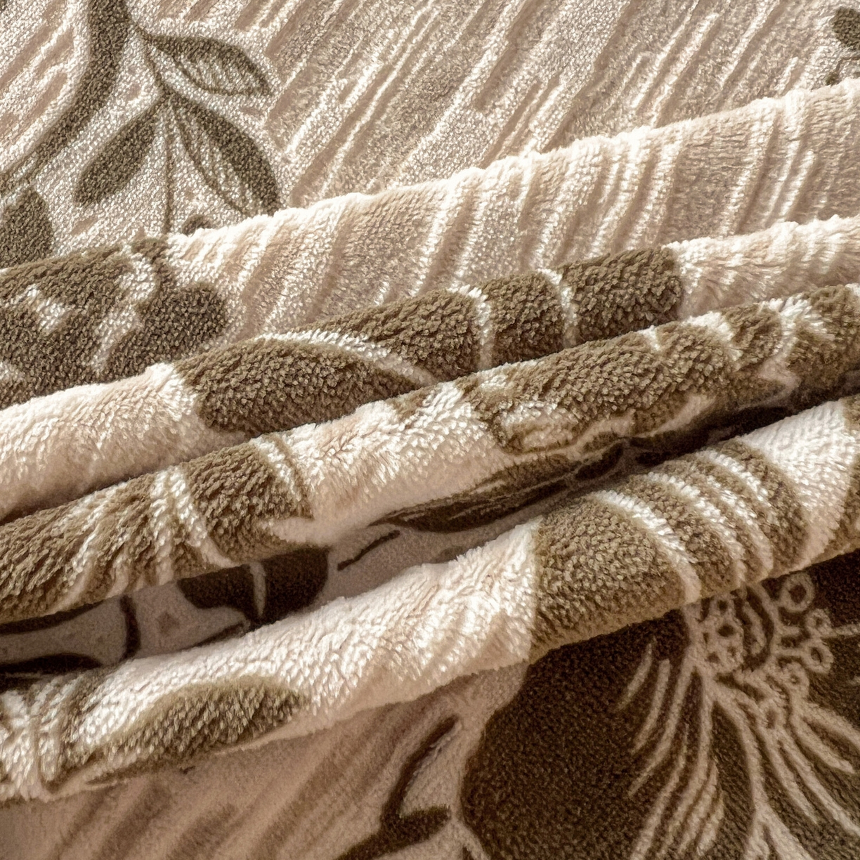 91家纺网 家纺一手货源 找家纺 格真 2025秋冬新款立体剪花雕花牛奶绒床笠单品床笠单件单床笠 莫奈花园-咖