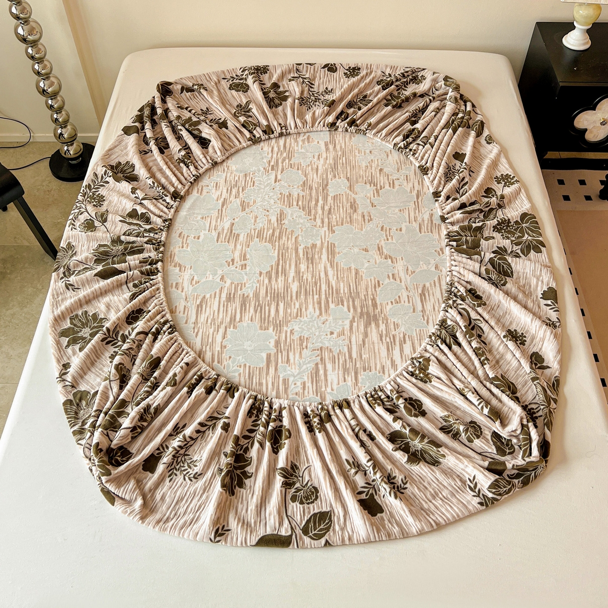 91家纺网 家纺一手货源 找家纺 格真 2025秋冬新款立体剪花雕花牛奶绒床笠单品床笠单件单床笠 莫奈花园-咖