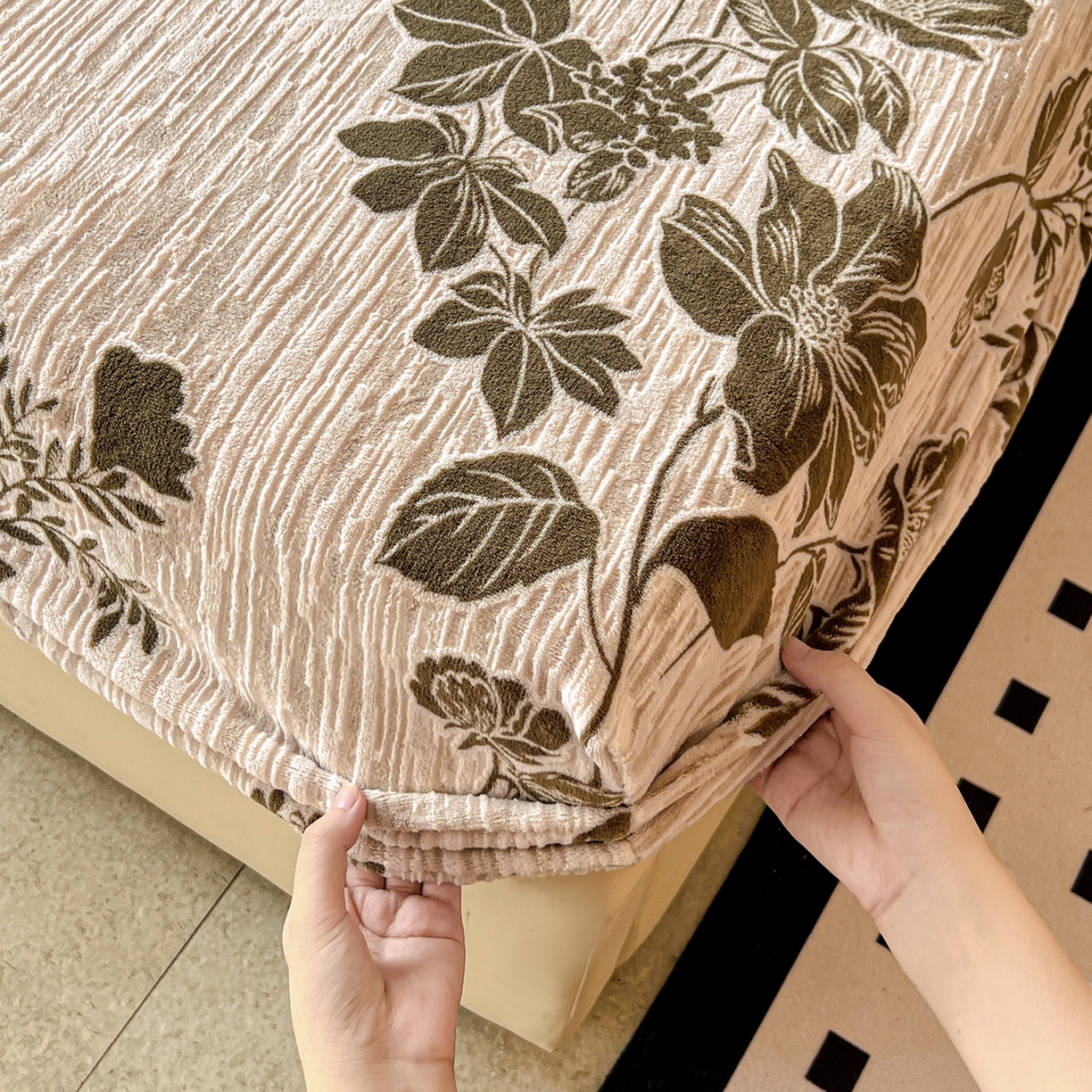 91家纺网 家纺一手货源 找家纺 格真 2025秋冬新款立体剪花雕花牛奶绒床笠单品床笠单件单床笠 莫奈花园-咖