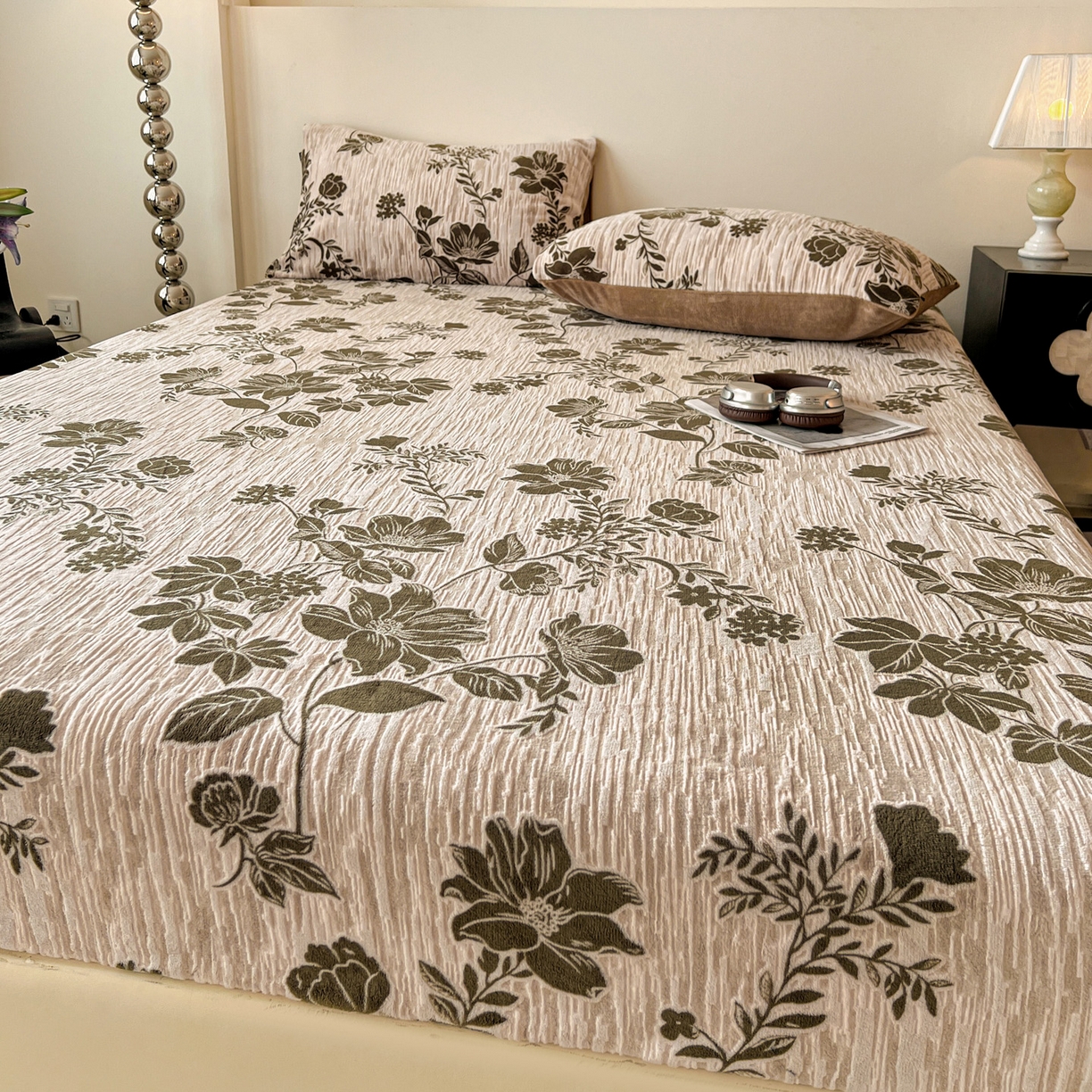 91家纺网 家纺一手货源 找家纺 格真 2025秋冬新款立体剪花雕花牛奶绒床笠单品床笠单件单床笠 莫奈花园-咖