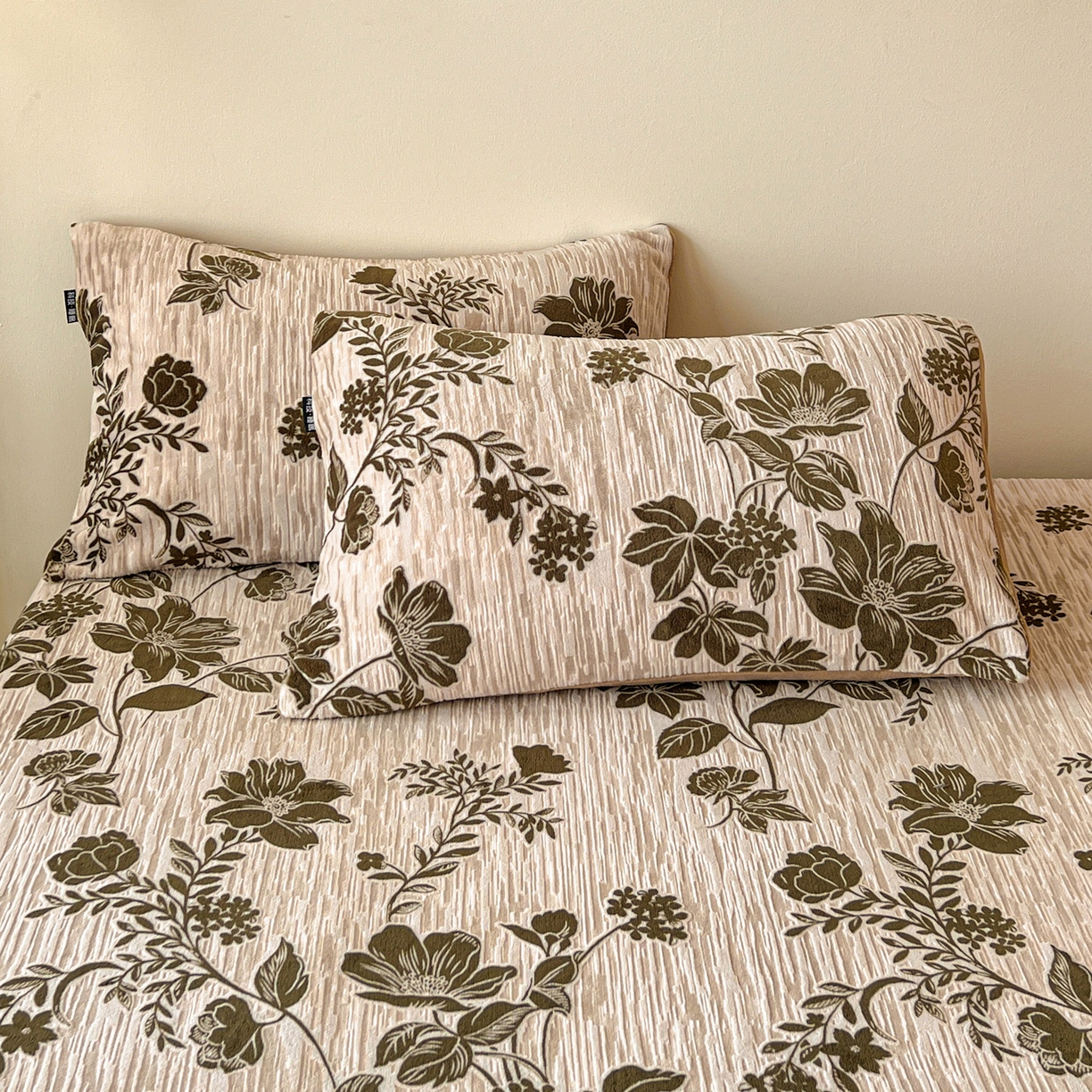 91家纺网 家纺一手货源 找家纺 格真 2025秋冬新款立体剪花雕花牛奶绒床笠单品床笠单件单床笠 莫奈花园-咖