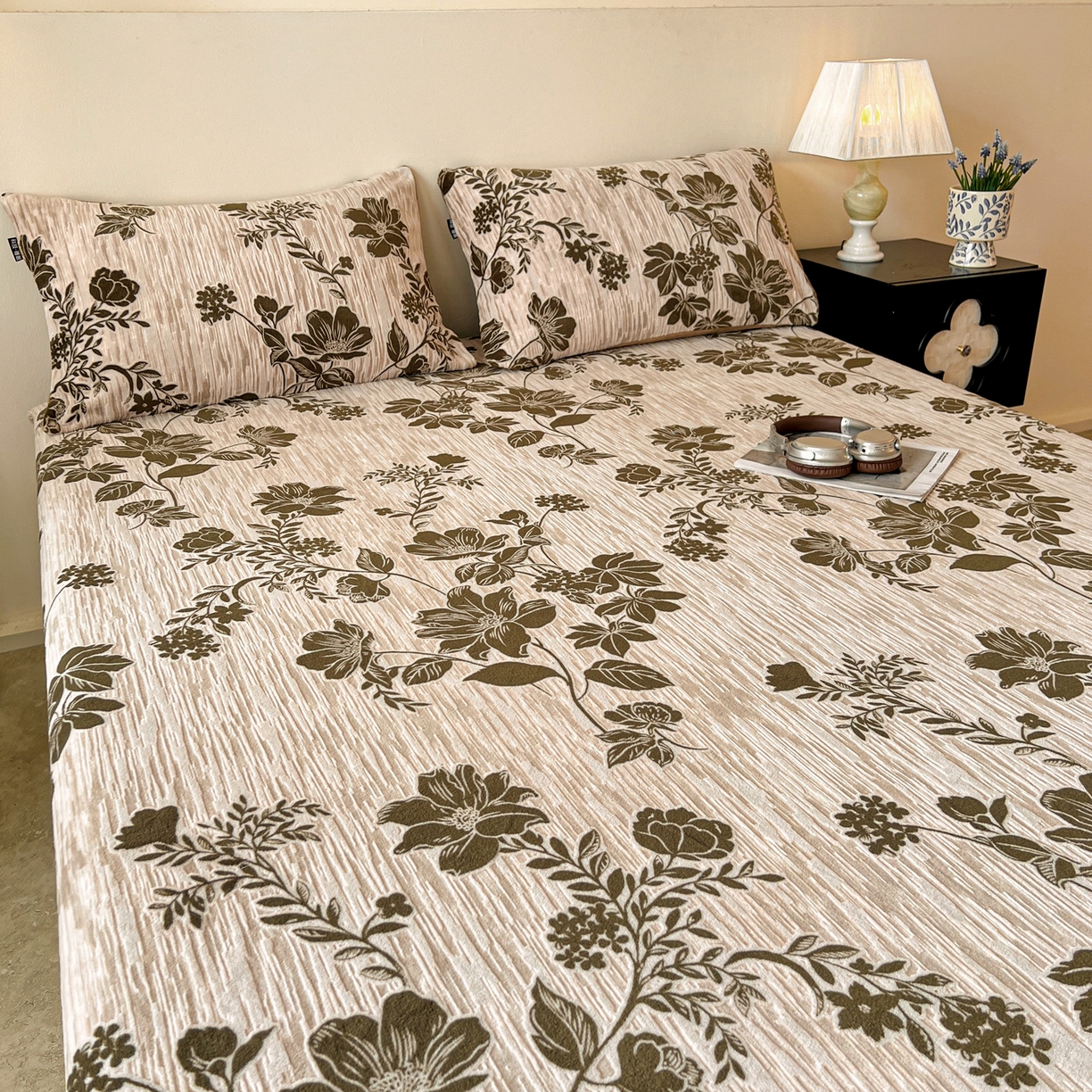 91家纺网 家纺一手货源 找家纺 格真 2025秋冬新款立体剪花雕花牛奶绒床笠单品床笠单件单床笠 莫奈花园-咖