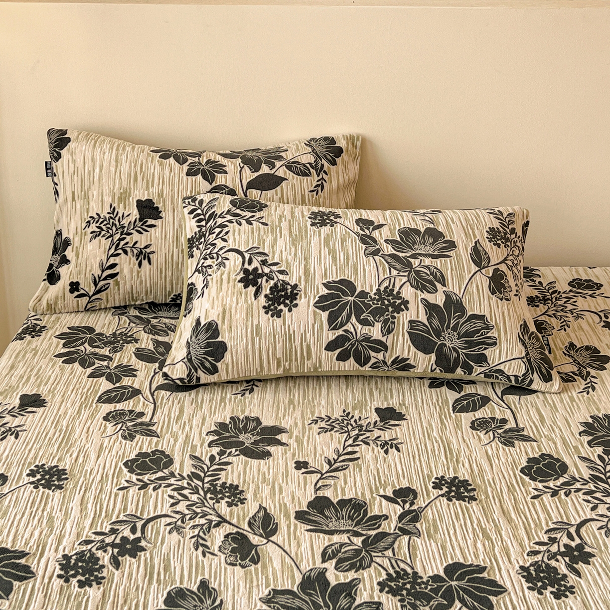 91家纺网 家纺一手货源 找家纺 格真 2025秋冬新款立体剪花雕花牛奶绒床笠单品床笠单件单床笠 莫奈花园-绿