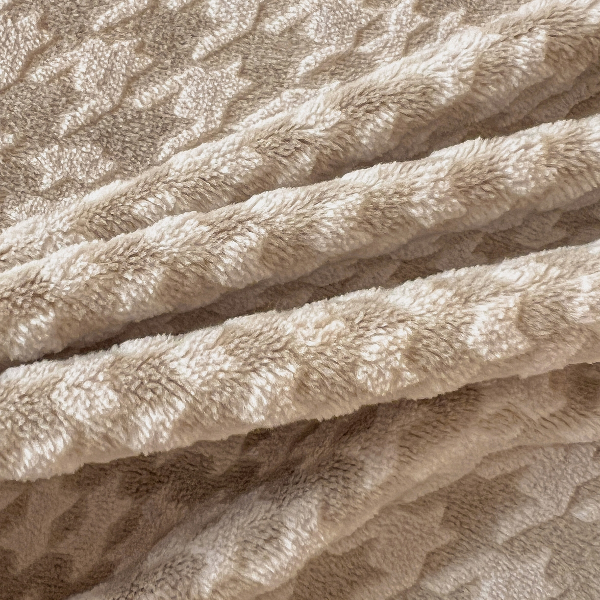 91家纺网 家纺一手货源 找家纺 格真 2025秋冬新款立体剪花雕花牛奶绒床笠单品床笠单件单床笠 千鸟花语-棕