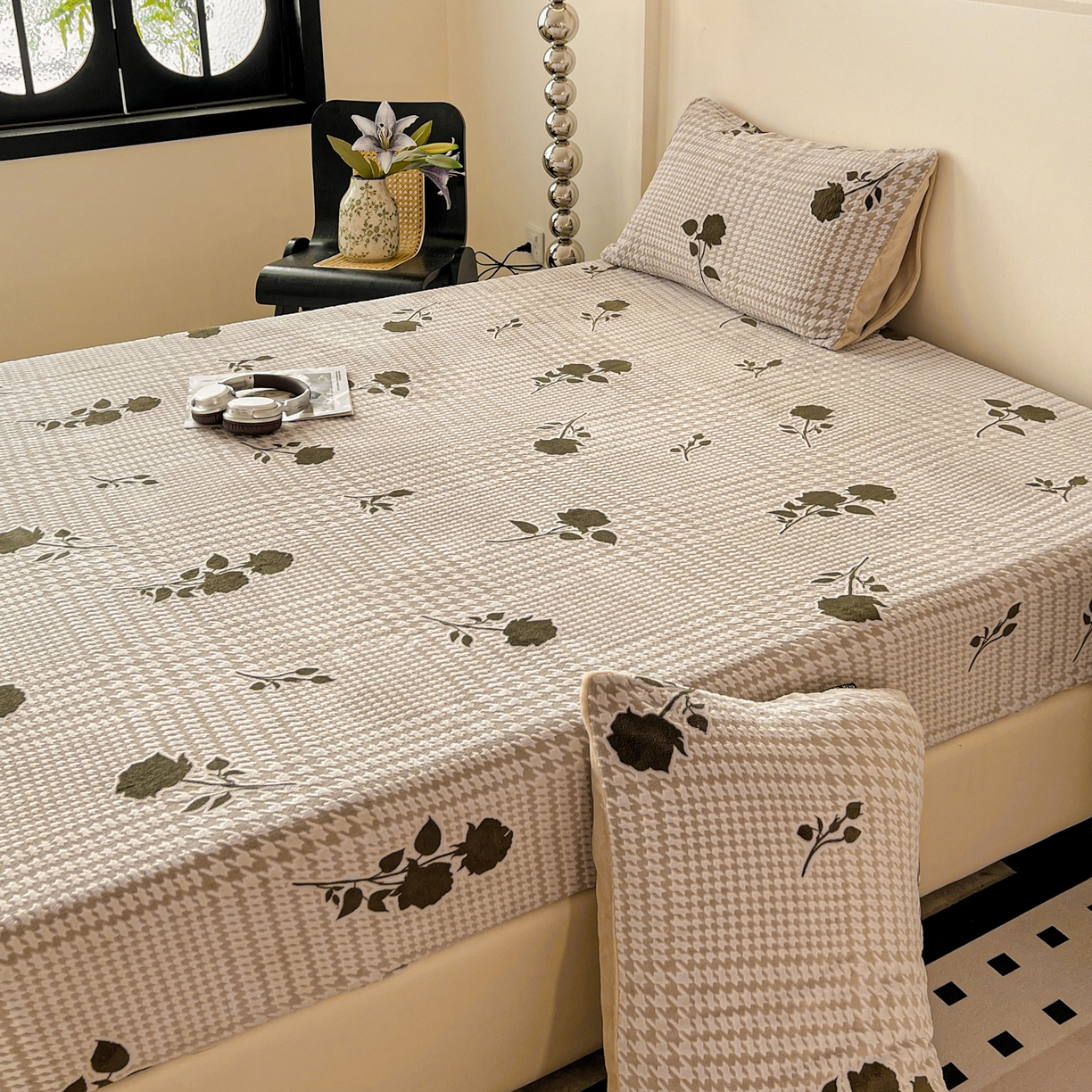 91家纺网 家纺一手货源 找家纺 格真 2025秋冬新款立体剪花雕花牛奶绒床笠单品床笠单件单床笠 千鸟花语-棕