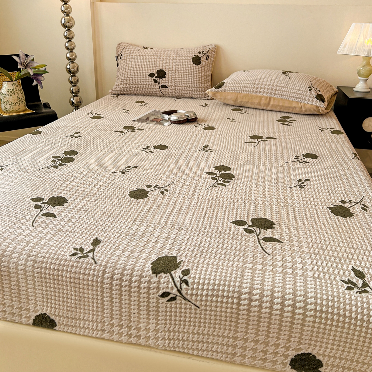 91家纺网 家纺一手货源 找家纺 格真 2025秋冬新款立体剪花雕花牛奶绒床笠单品床笠单件单床笠 千鸟花语-棕