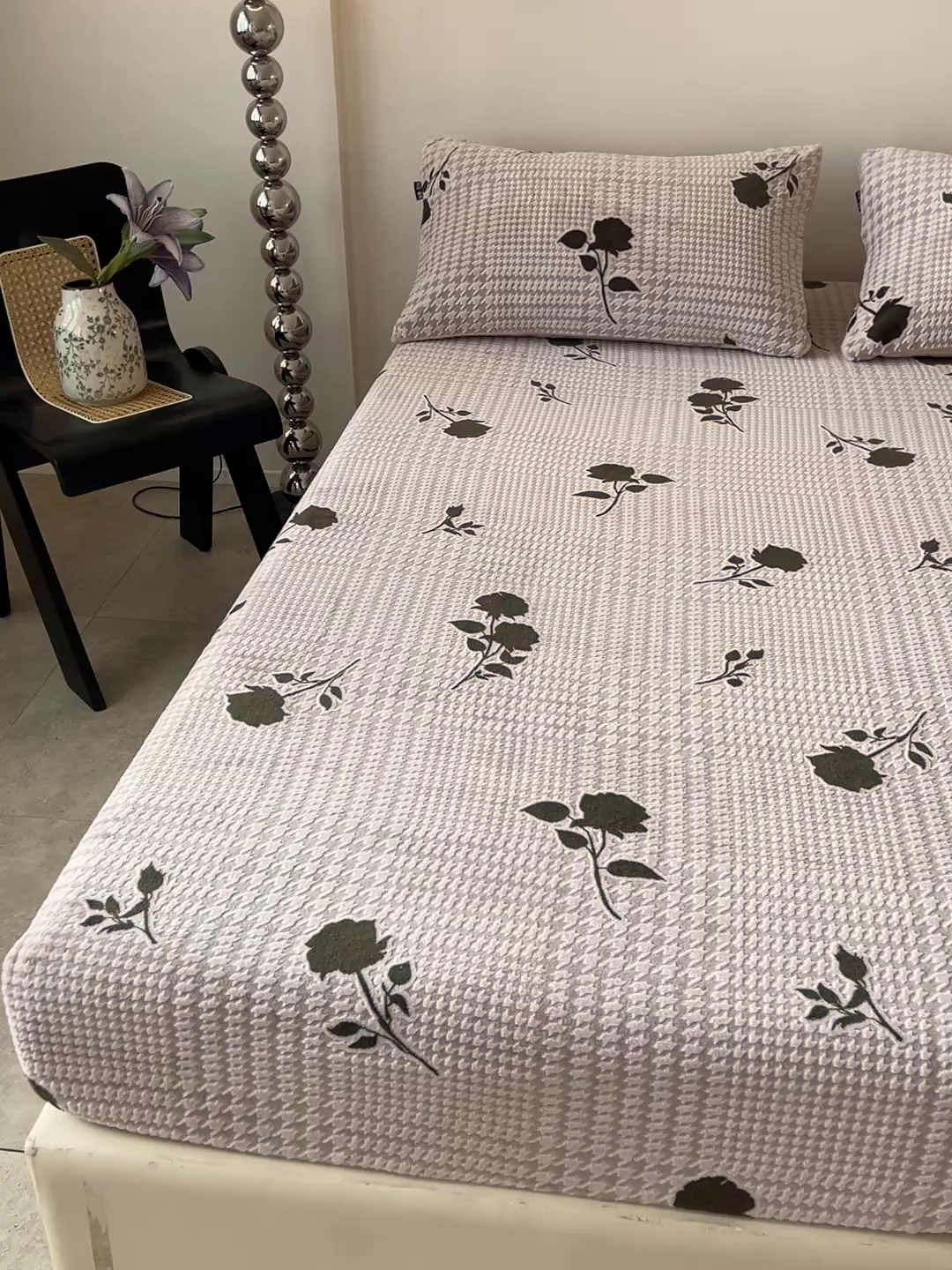 91家纺网 家纺一手货源 找家纺 格真 2025秋冬新款立体剪花雕花牛奶绒床笠单品床笠单件单床笠 千鸟花语-棕