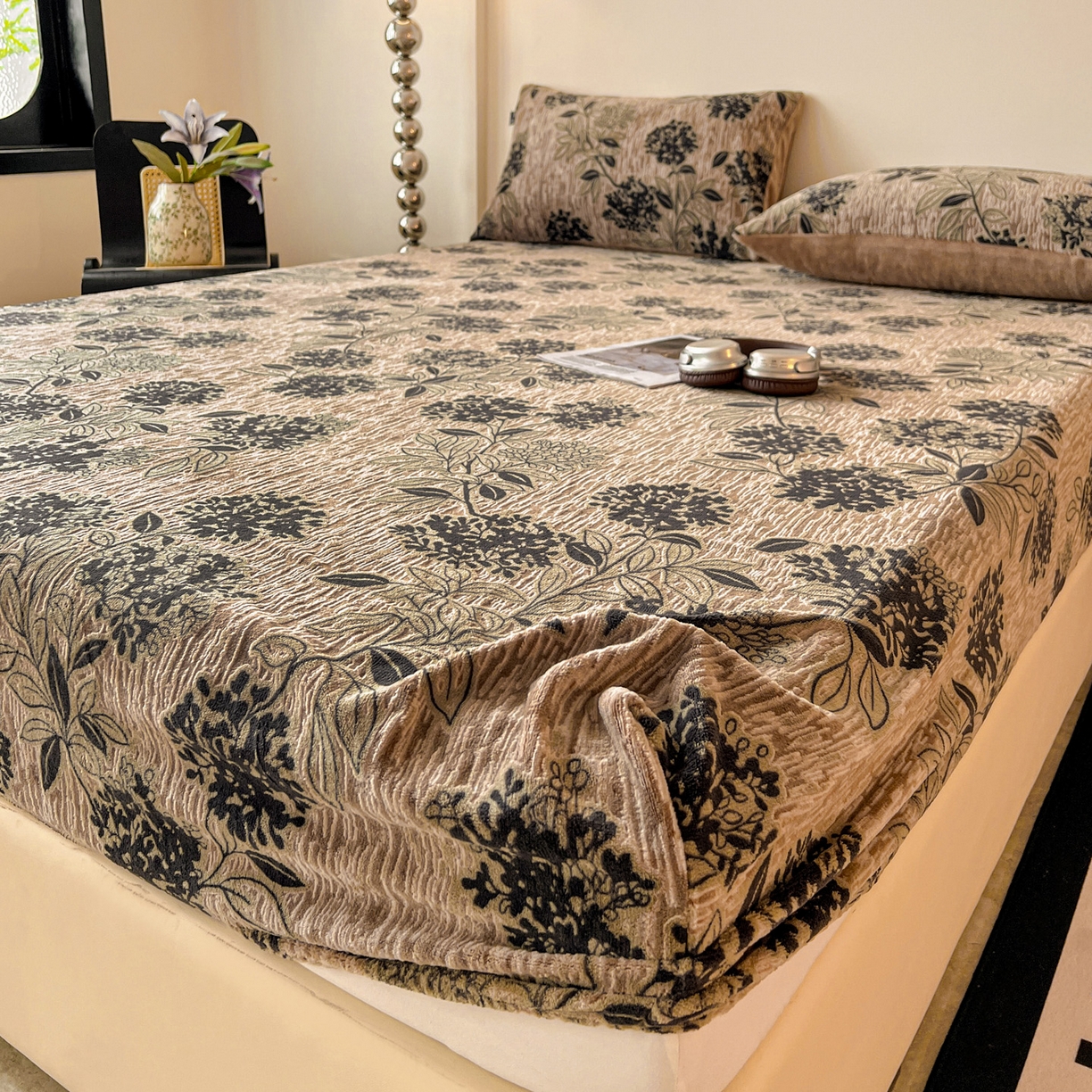 91家纺网 家纺一手货源 找家纺 格真 2025秋冬新款立体剪花雕花牛奶绒床笠单品床笠单件单床笠 叶语悠然-咖