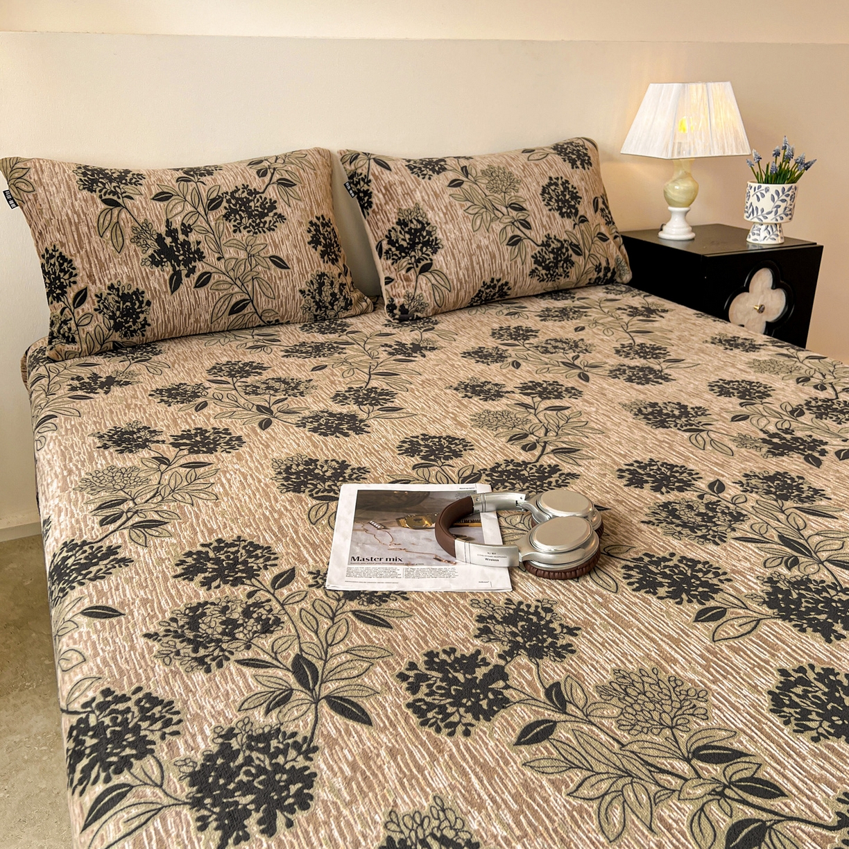 91家纺网 家纺一手货源 找家纺 格真 2025秋冬新款立体剪花雕花牛奶绒床笠单品床笠单件单床笠 叶语悠然-咖