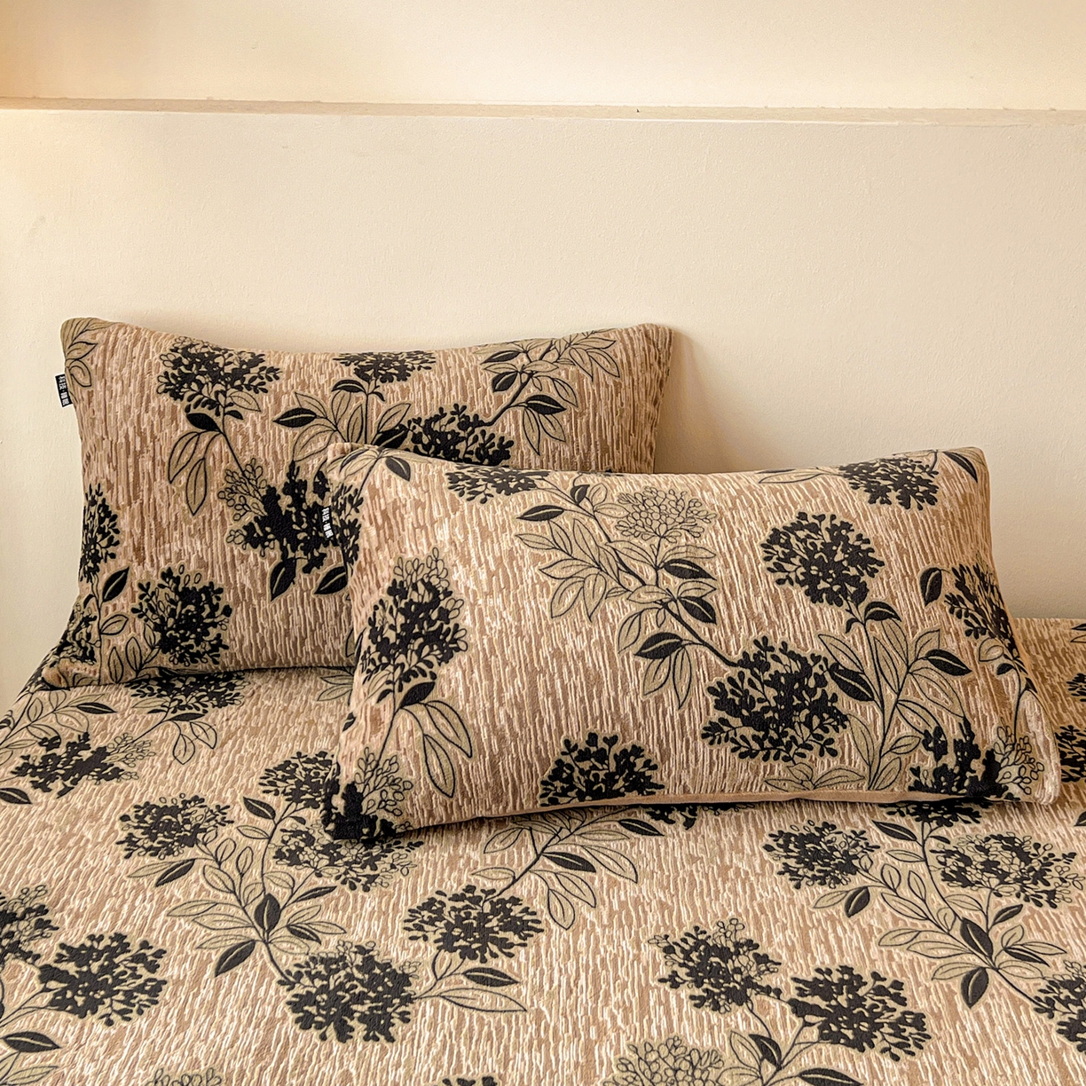 91家纺网 家纺一手货源 找家纺 格真 2025秋冬新款立体剪花雕花牛奶绒床笠单品床笠单件单床笠 叶语悠然-咖