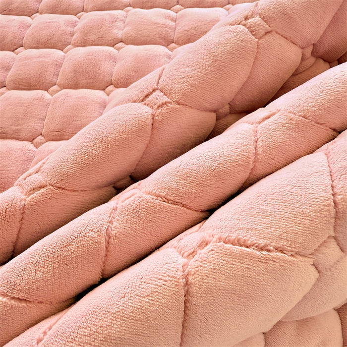 91家纺网 家纺一手货源 找家纺 喜居 2025新款luck熊刺绣牛奶绒床褥垫 luck熊-粉