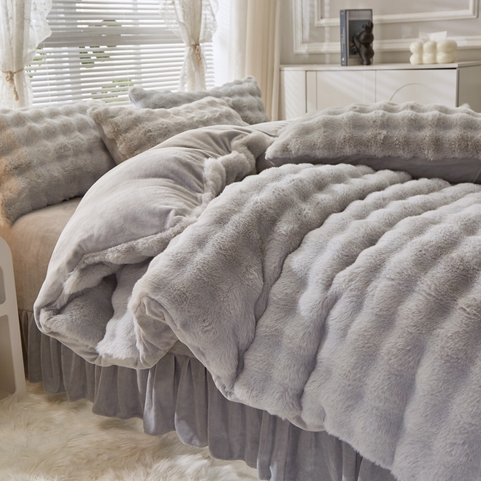 91家纺网 家纺一手货源 找家纺 晚悠家纺 2025新款兔毛绒大泡泡牛奶绒七彩泡泡款四件套 泡泡-浅灰