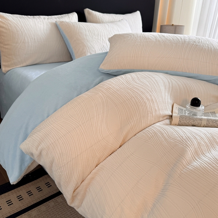 91家纺网 家纺一手货源 找家纺 蓝极人 2025新款AB版烂花牛奶绒四件套 烂花-米蓝