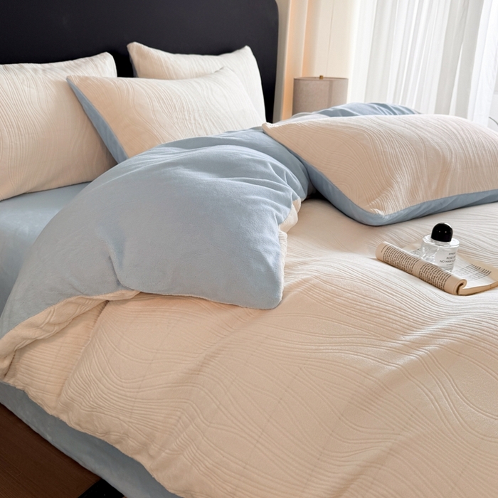 91家纺网 家纺一手货源 找家纺 蓝极人 2025新款AB版烂花牛奶绒四件套 烂花-米蓝