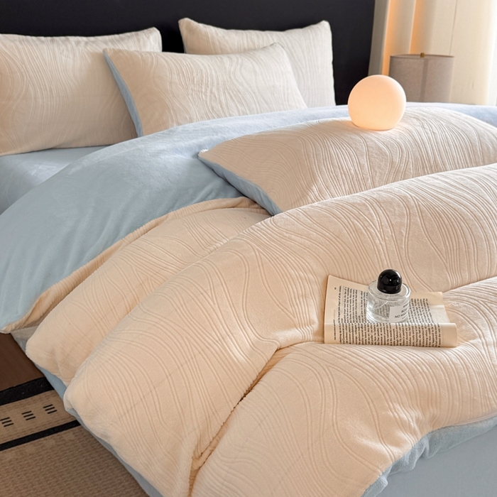 91家纺网 家纺一手货源 找家纺 蓝极人 2025新款AB版烂花牛奶绒四件套 烂花-米蓝