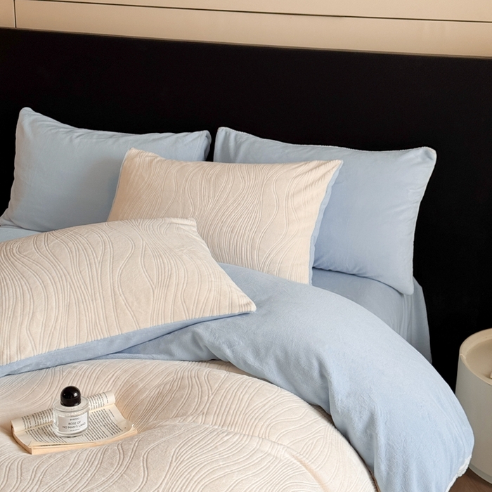 91家纺网 家纺一手货源 找家纺 蓝极人 2025新款AB版烂花牛奶绒四件套 烂花-米蓝